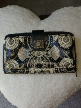 Sakroots Black and Cream Patterned Women’s Wallet